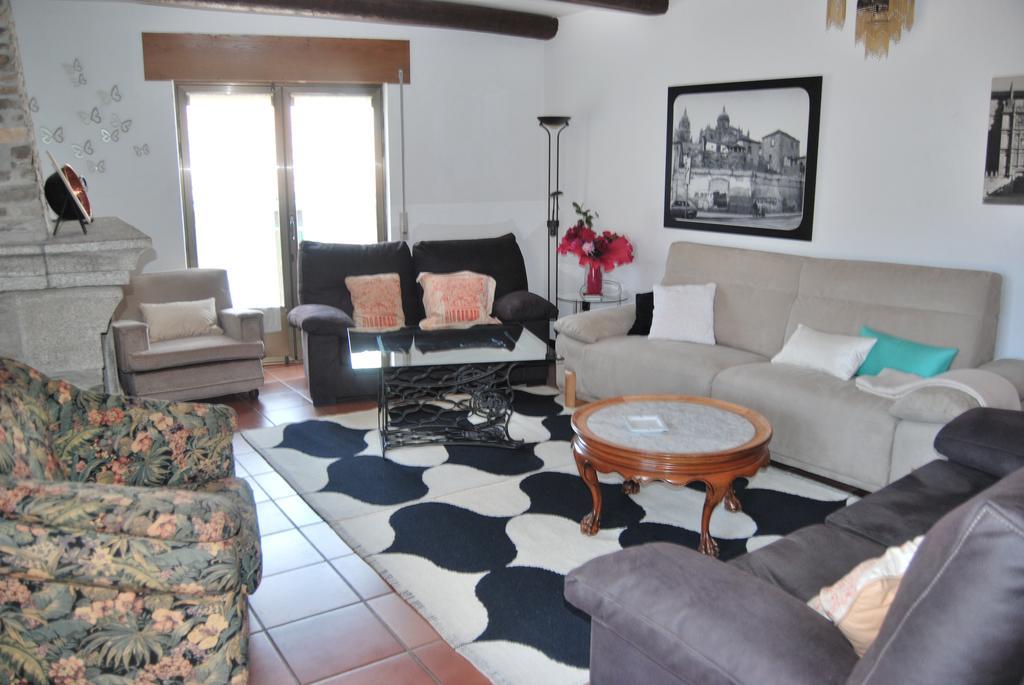 Linares de Riofrío Casa Rural La Cuadraa المظهر الخارجي الصورة